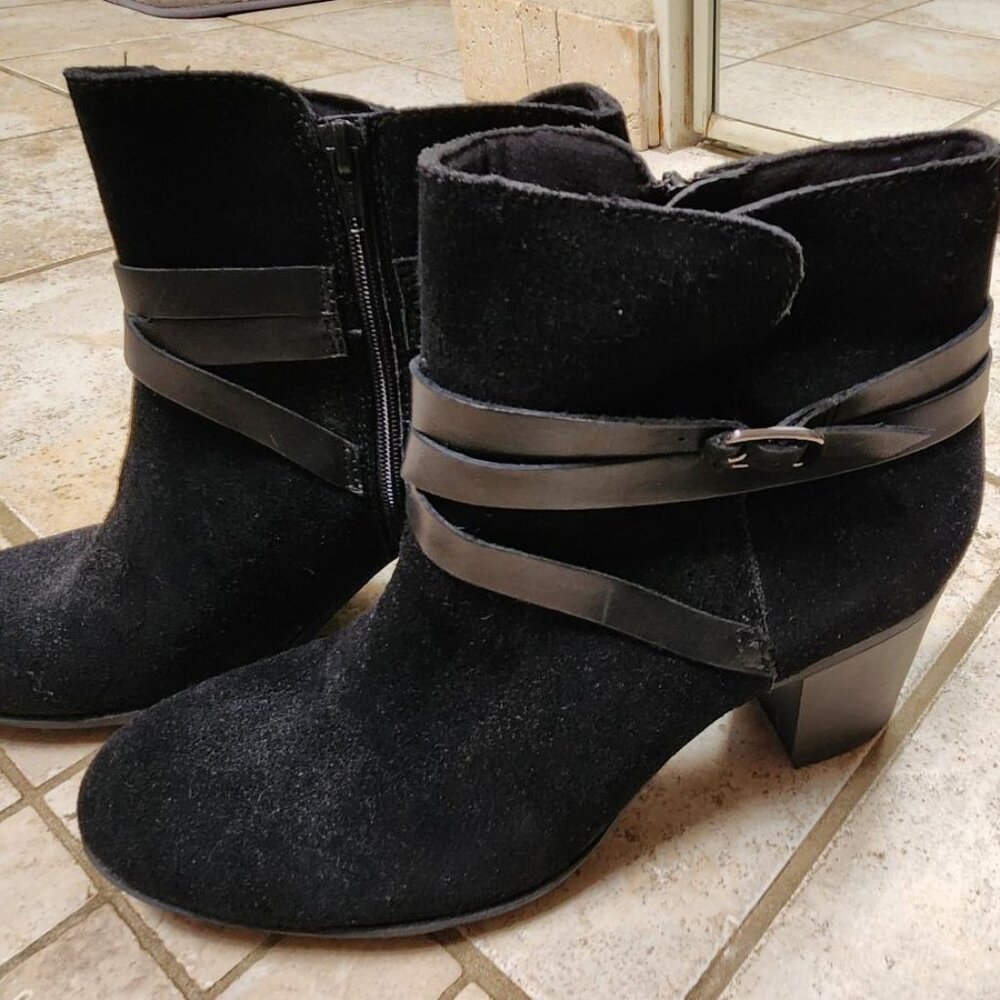 Clarks Boots Women's  Black Suede and Leather Ankle Booties Size 10 NEW